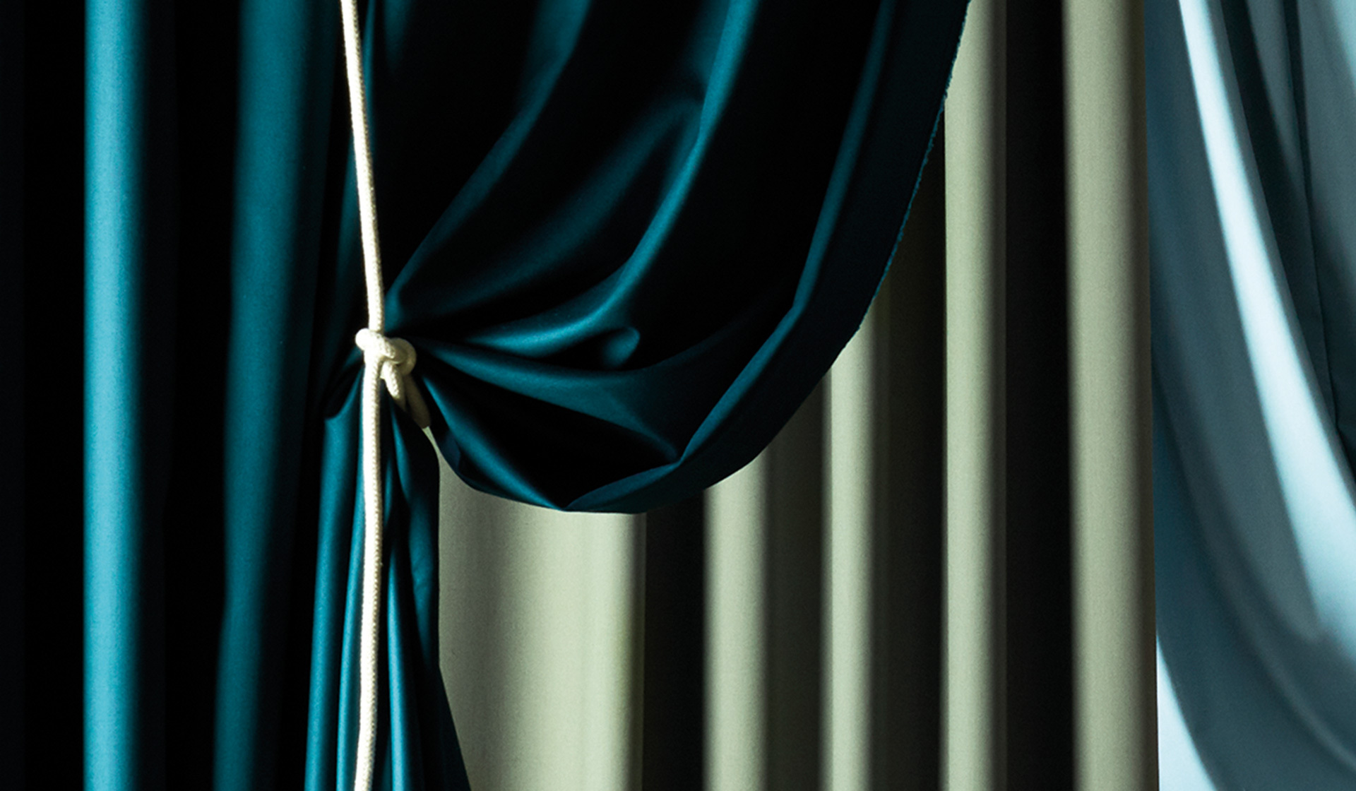 Luxury Plains Performance Wool Satin